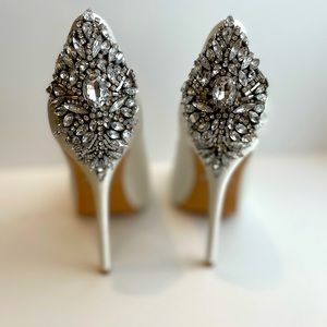 Badgley mischka Never worn white satin heels